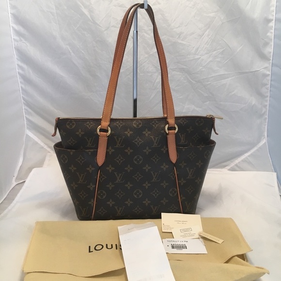 Louis Vuitton Handbags - 𝅺AUTHENTIC Louis Vuitton monogram Totally PM